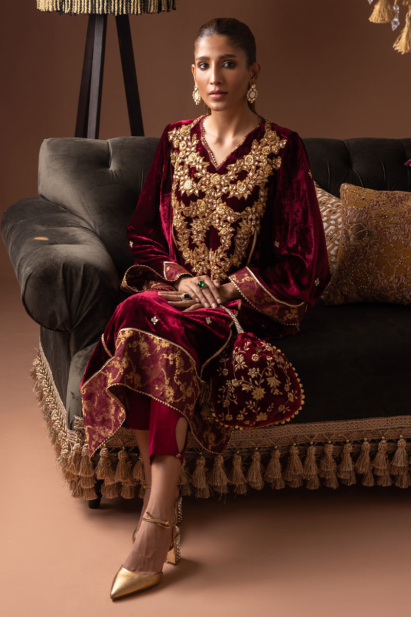 Pakistani Maroon Hand-Embroidered Velvet Kurta Set (3-Piece) - Image 4