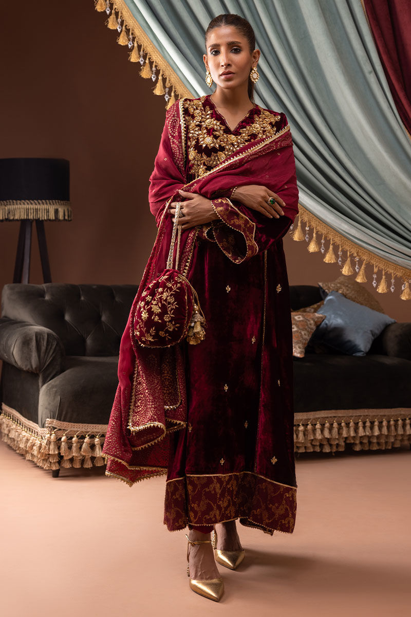 Pakistani Maroon Hand-Embroidered Velvet Kurta Set (3-Piece) - Image 5
