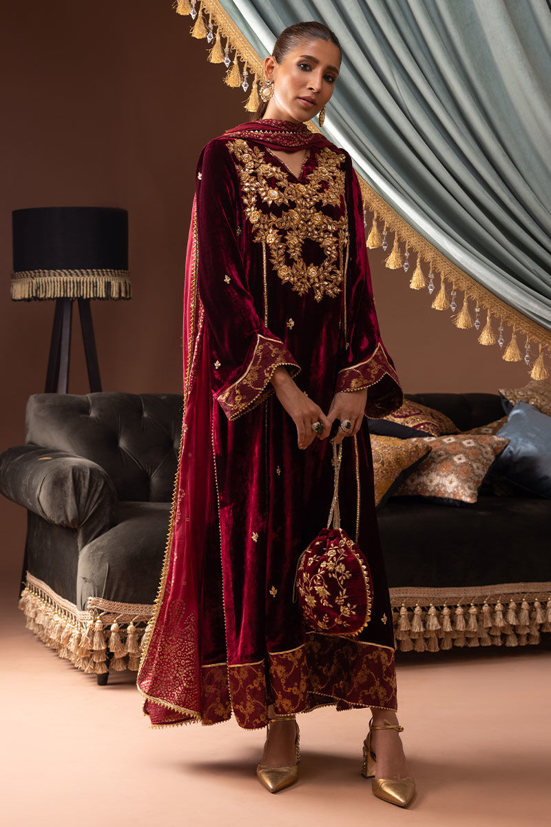 Pakistani Maroon Hand-Embroidered Velvet Kurta Set (3-Piece) - Image 6