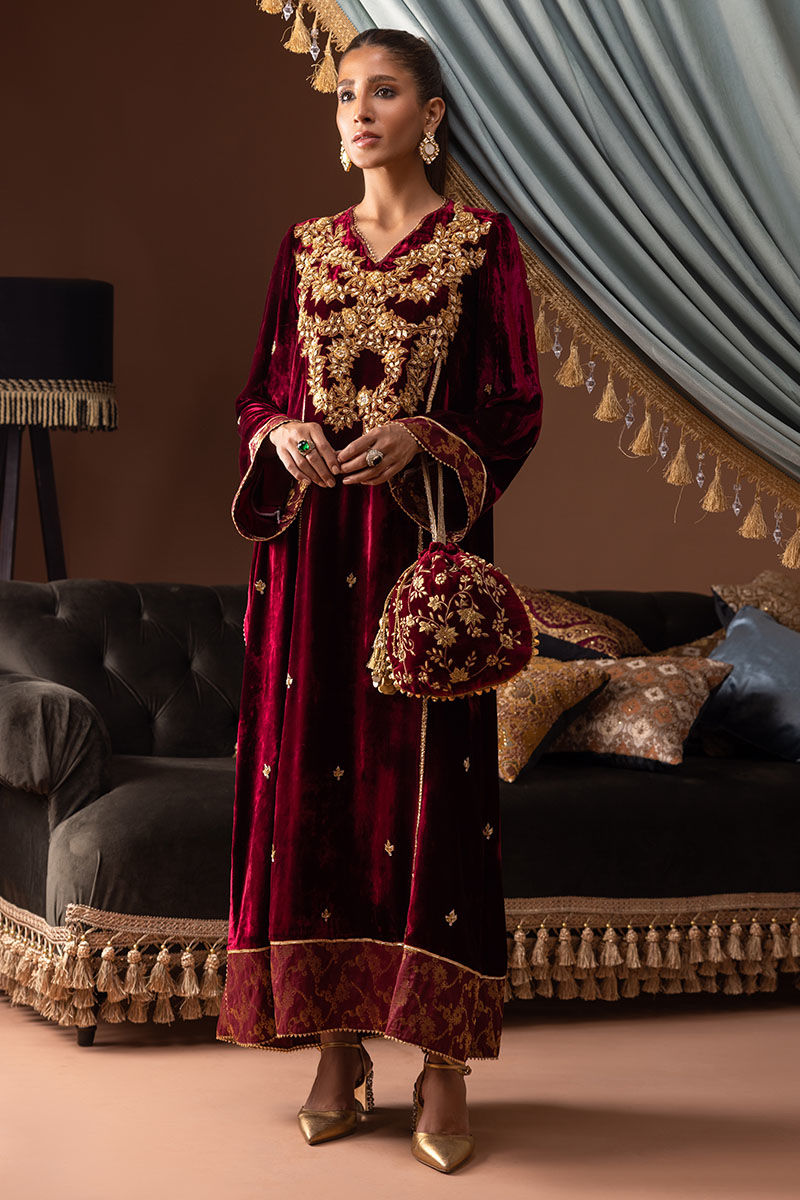 Pakistani Maroon Hand-Embroidered Velvet Kurta Set (3-Piece) - Image 8