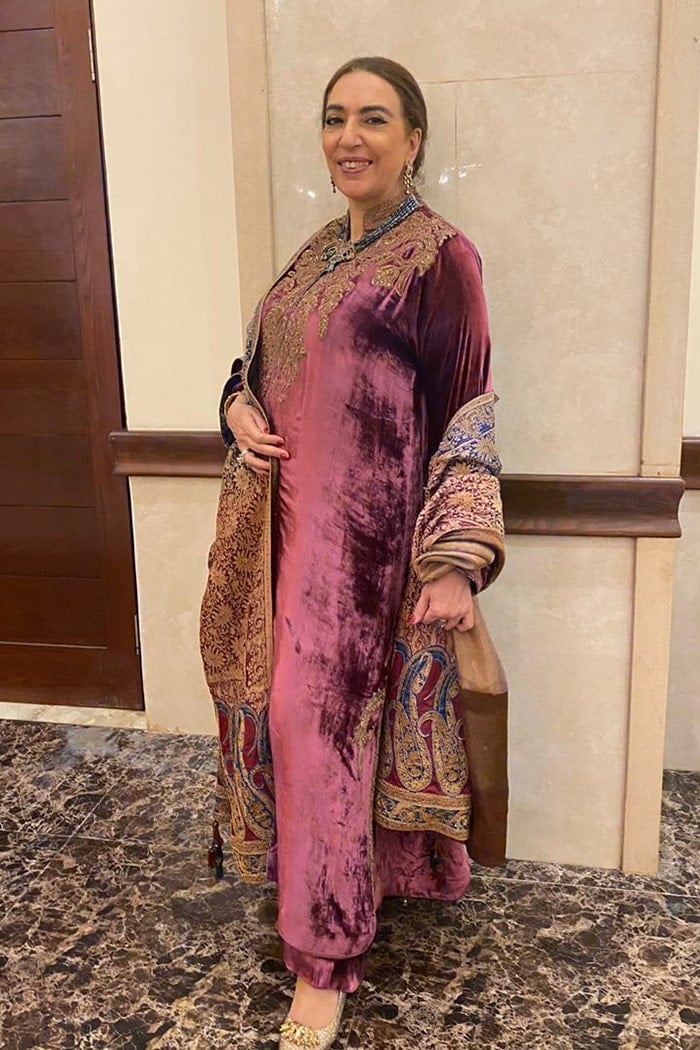 Pakistani Burgundy Hand-Embellished Velvet Salwar Kameez (3-Piece) - Image 2