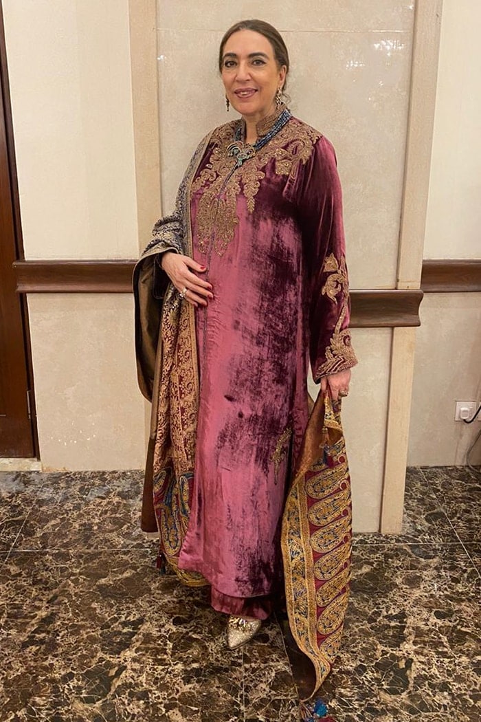 Pakistani Burgundy Hand-Embellished Velvet Salwar Kameez (3-Piece) - Image 4