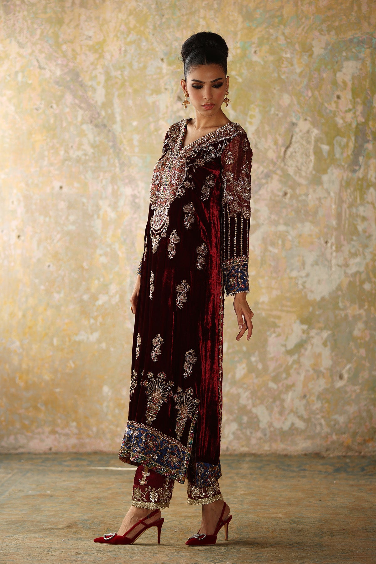 Pakistani Maroon Embroidered Velvet & Jamawar Salwar Kameez (2-Piece) - Image 2