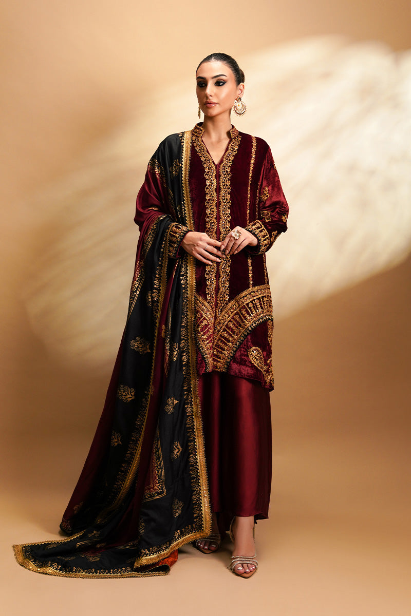 Pakistani Maroon Maroori Zardozi Velvet Kurta Set (3-Piece) - Image 3