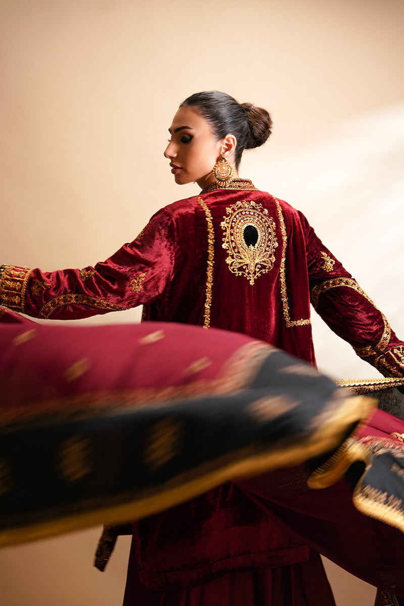 Pakistani Maroon Maroori Zardozi Velvet Kurta Set (3-Piece) - Image 5