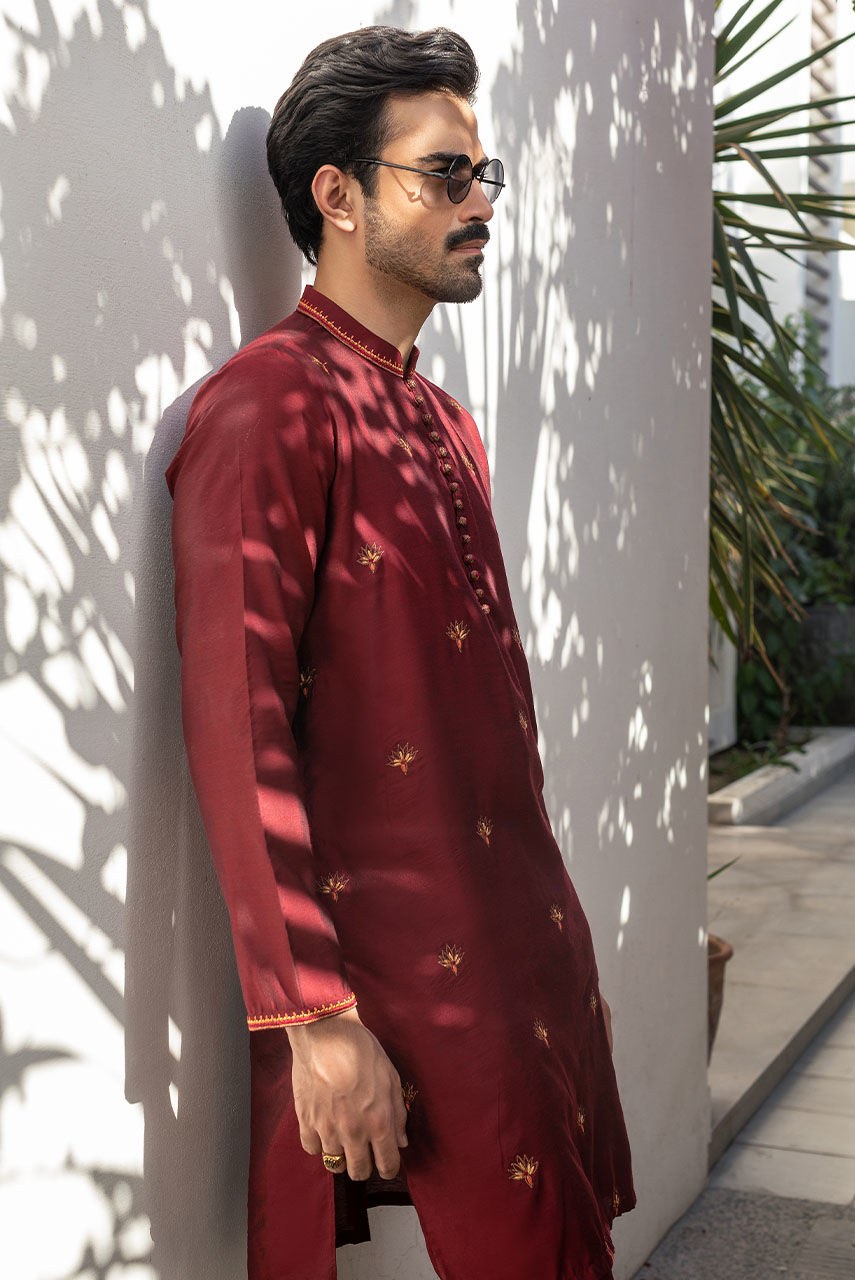 Maroon Embroidered Cotton Silk Waistcoat Kurta (3-Piece) - Image 3
