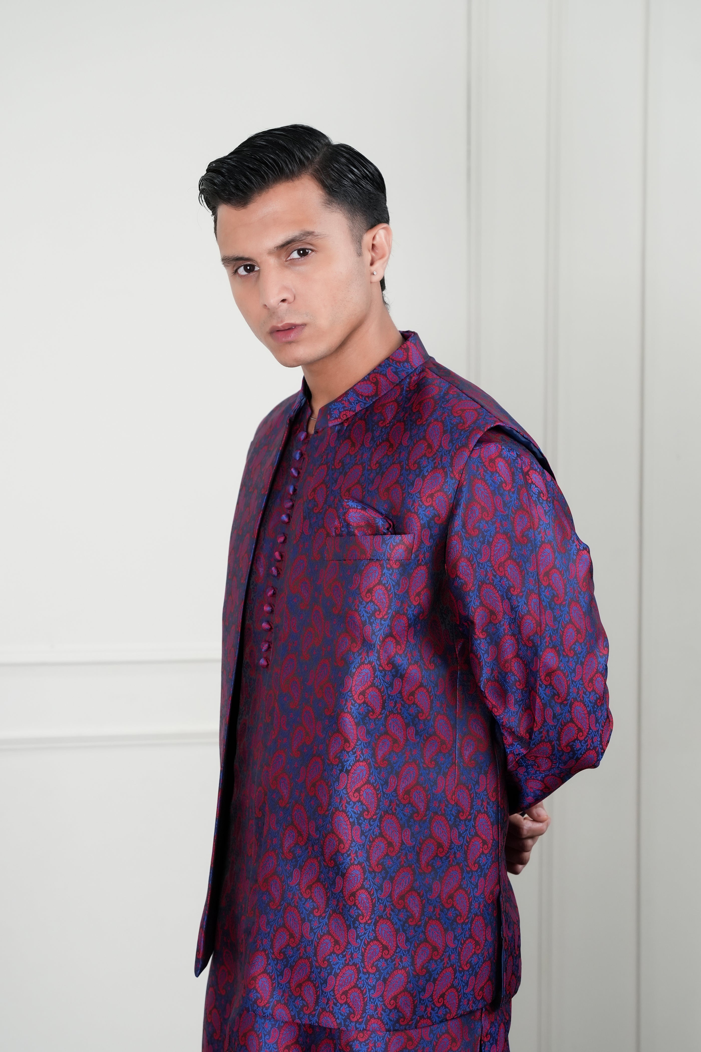 Maroon & Blue Jamawar Waistcoat Kurta (3-Piece) - Image 2