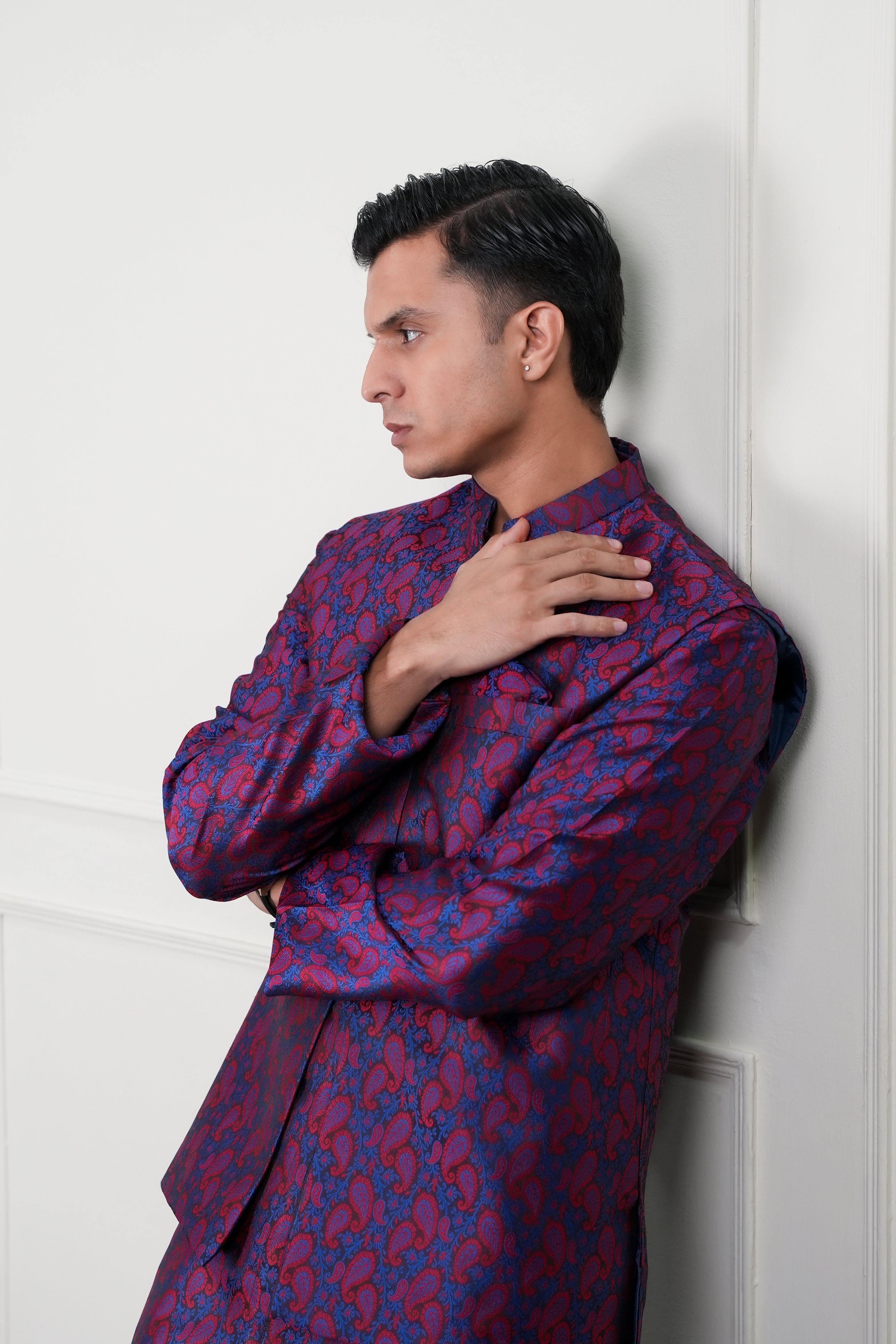 Maroon & Blue Jamawar Waistcoat Kurta (3-Piece) - Image 5