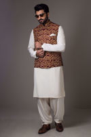 Maroon Embroidered Velvet Waistcoat (1-Pc) - Image 4