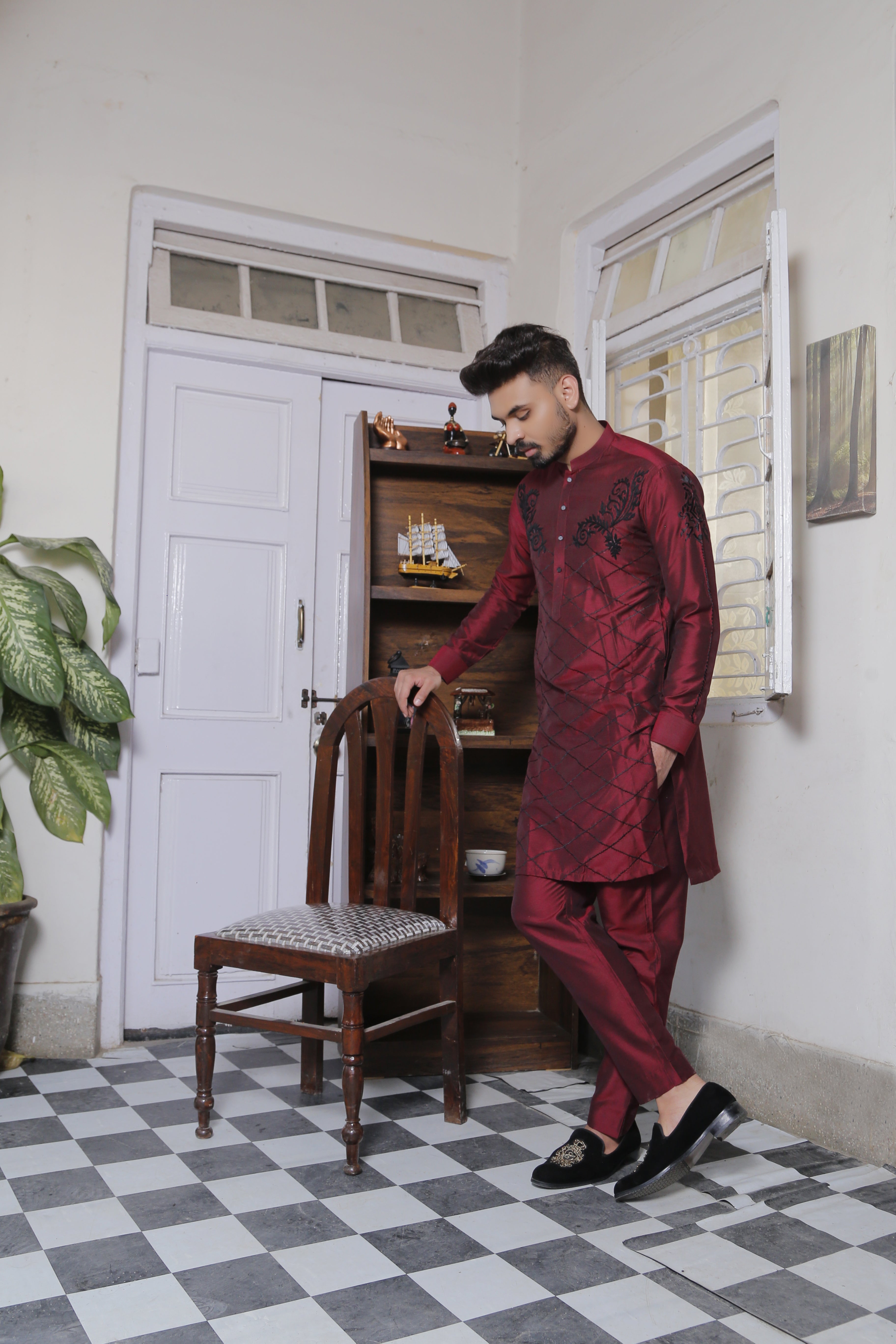 Maroon Embroidered Cotton Silk Kurta Pajama (2-Piece) - Image 2