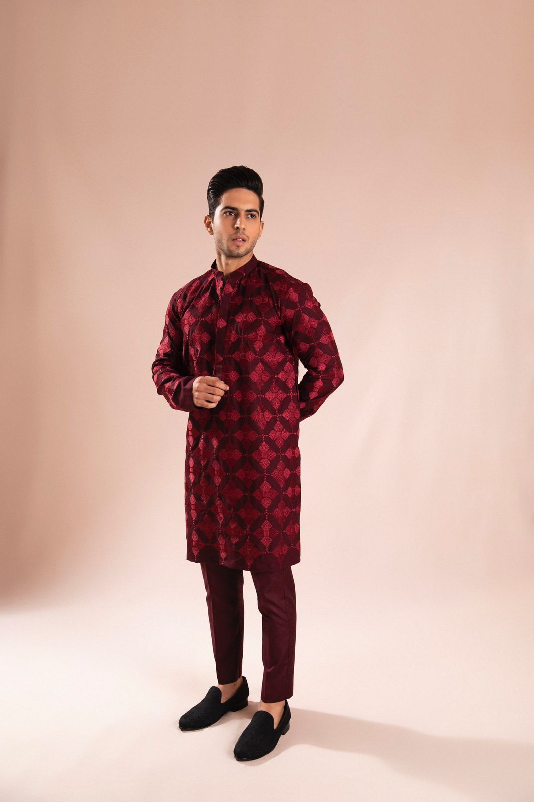 Deep Mehroon Thread Embroidered Silk-Blend Kurta Pajama (2-Piece) - Image 1