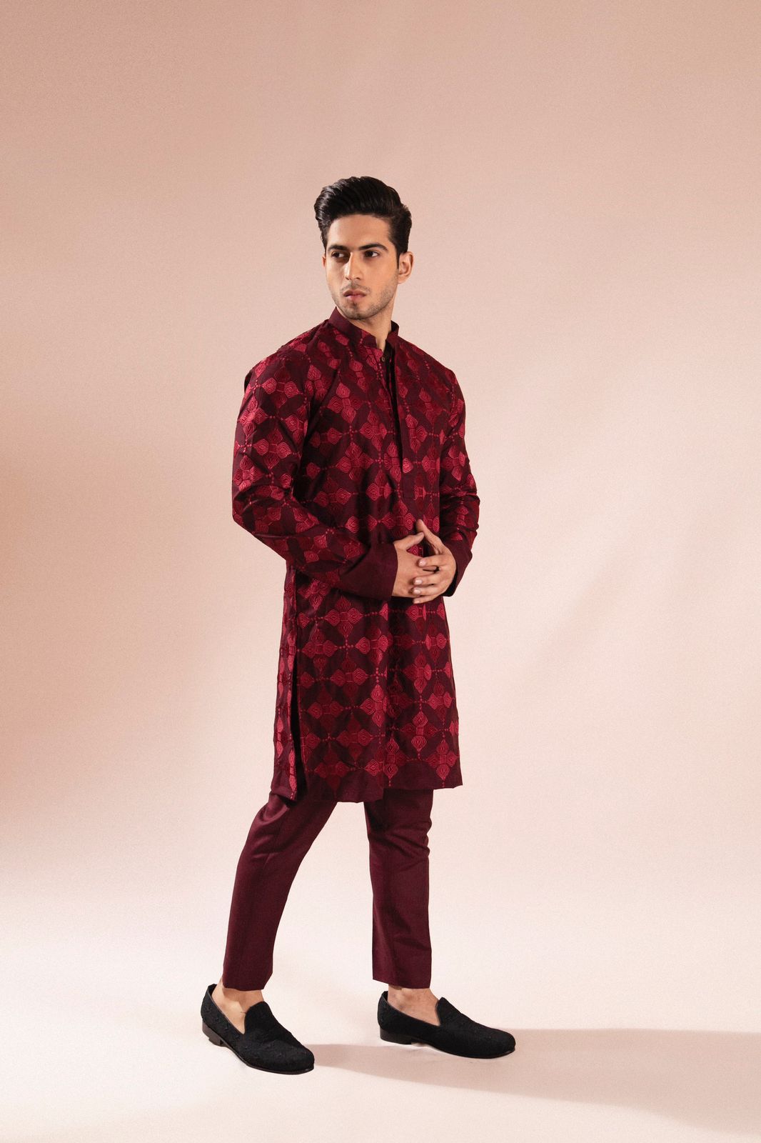 Deep Mehroon Thread Embroidered Silk-Blend Kurta Pajama (2-Piece) - Image 3