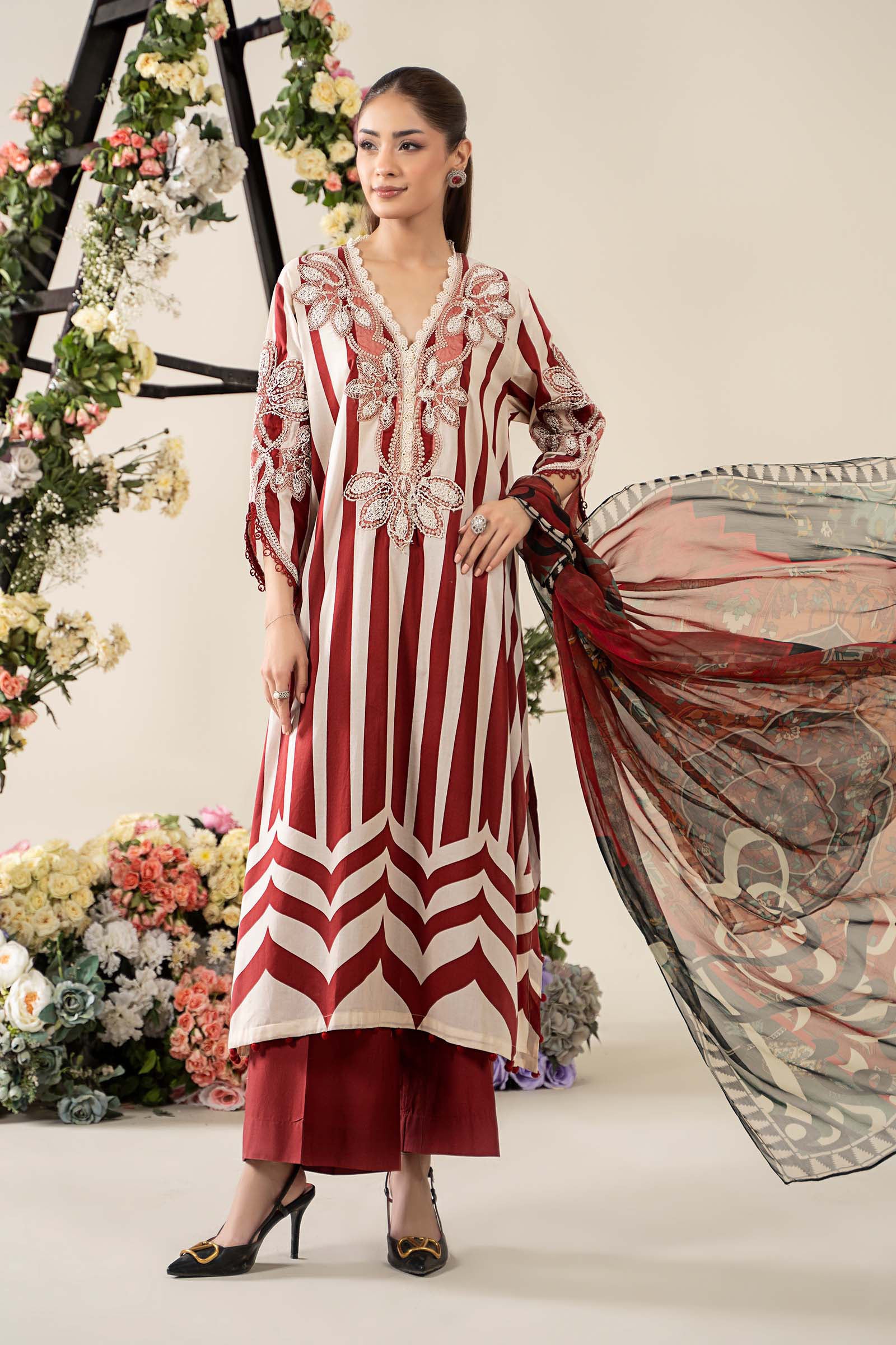 Pakistani White & Maroon Embroidered Lawn 3-Piece Suit - Image 2