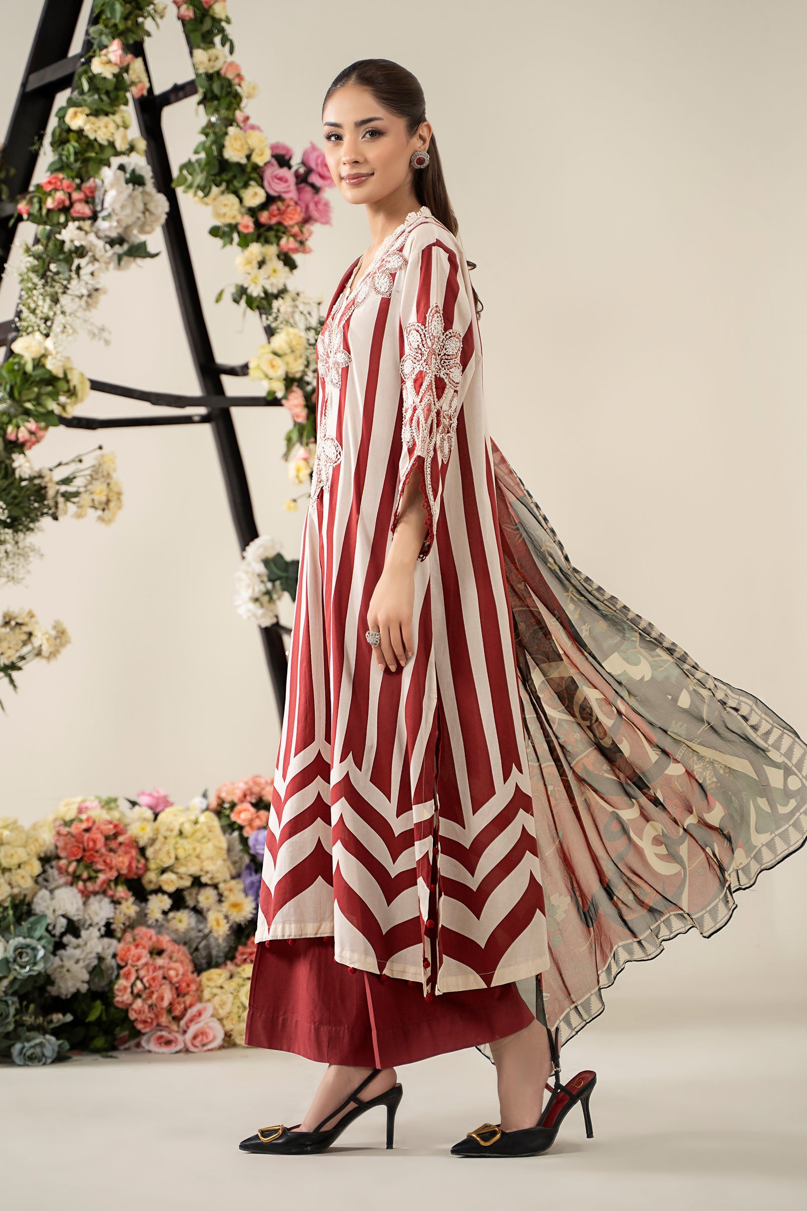 Pakistani White & Maroon Embroidered Lawn 3-Piece Suit - Image 8