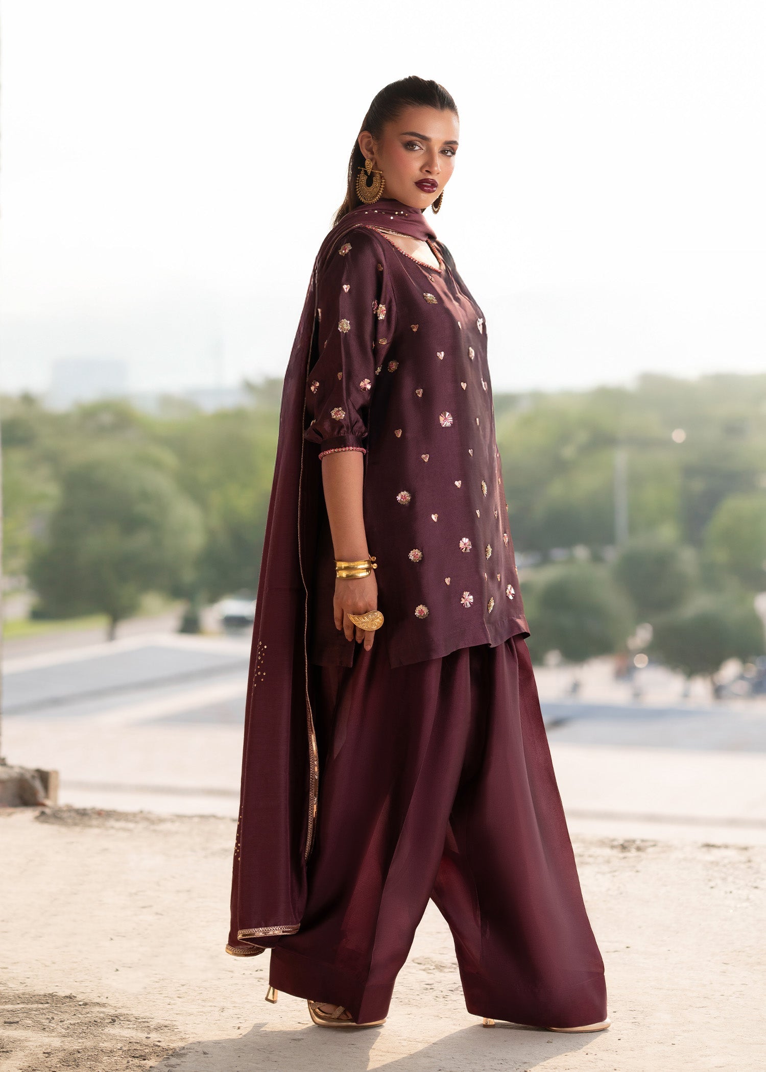 Burgundy Mirror & Threadwork Tissue Silk Kurta Set (3-Piece) - Image 4