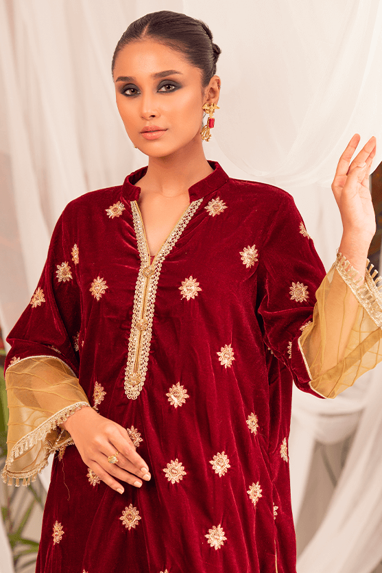 Maroon Embroidered Velvet Kurta Set (2-Piece) - Image 3