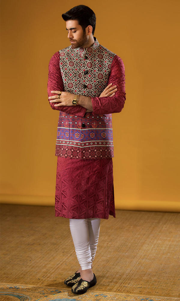 Maroon Self-Embroidered Cotton Waistcoat Kurta (3-Piece) - Image 4