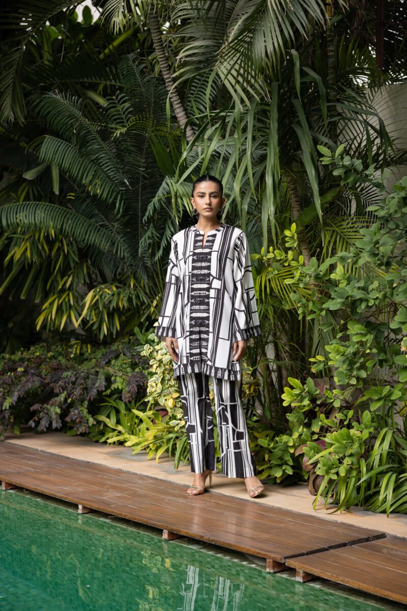 Pakistani Black & White Digital Print Crepe Georgette Kurta Set (2-Piece) - Image 1