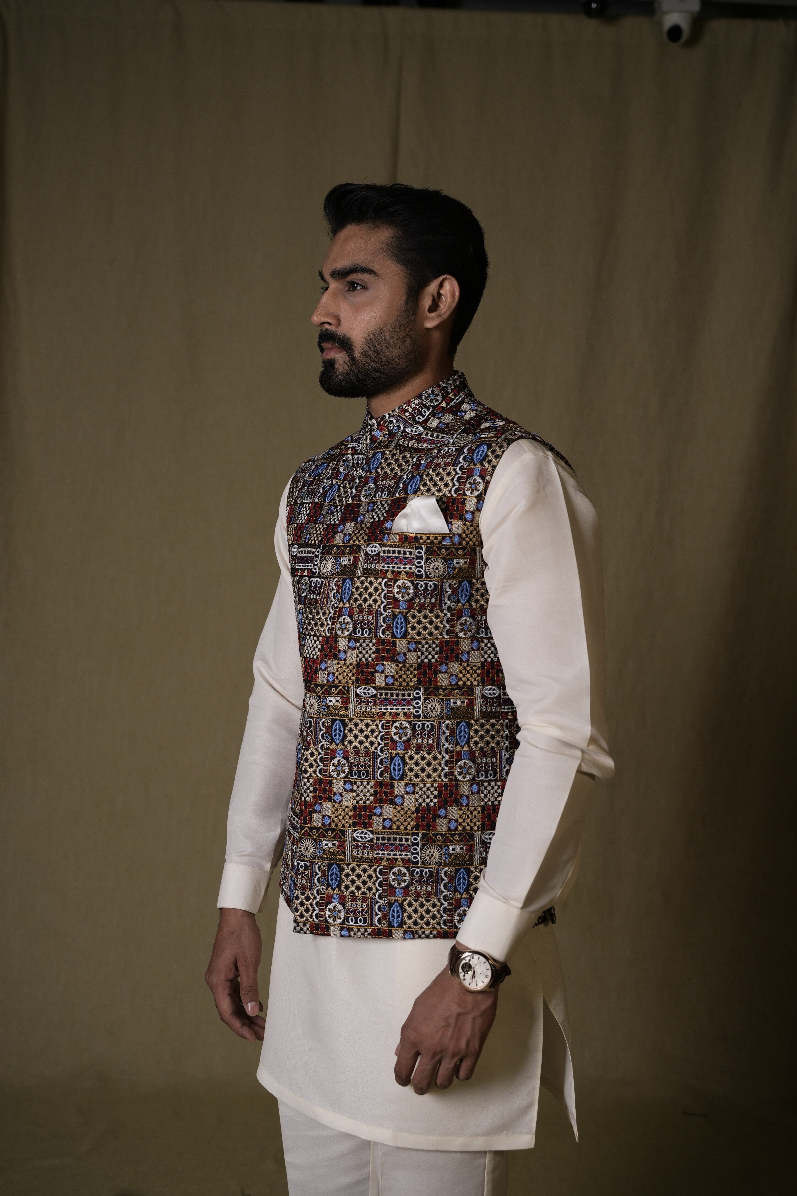 Multicolour Geometric Embroidered Silk-Blend Waistcoat Kurta (3-Piece) - Image 2