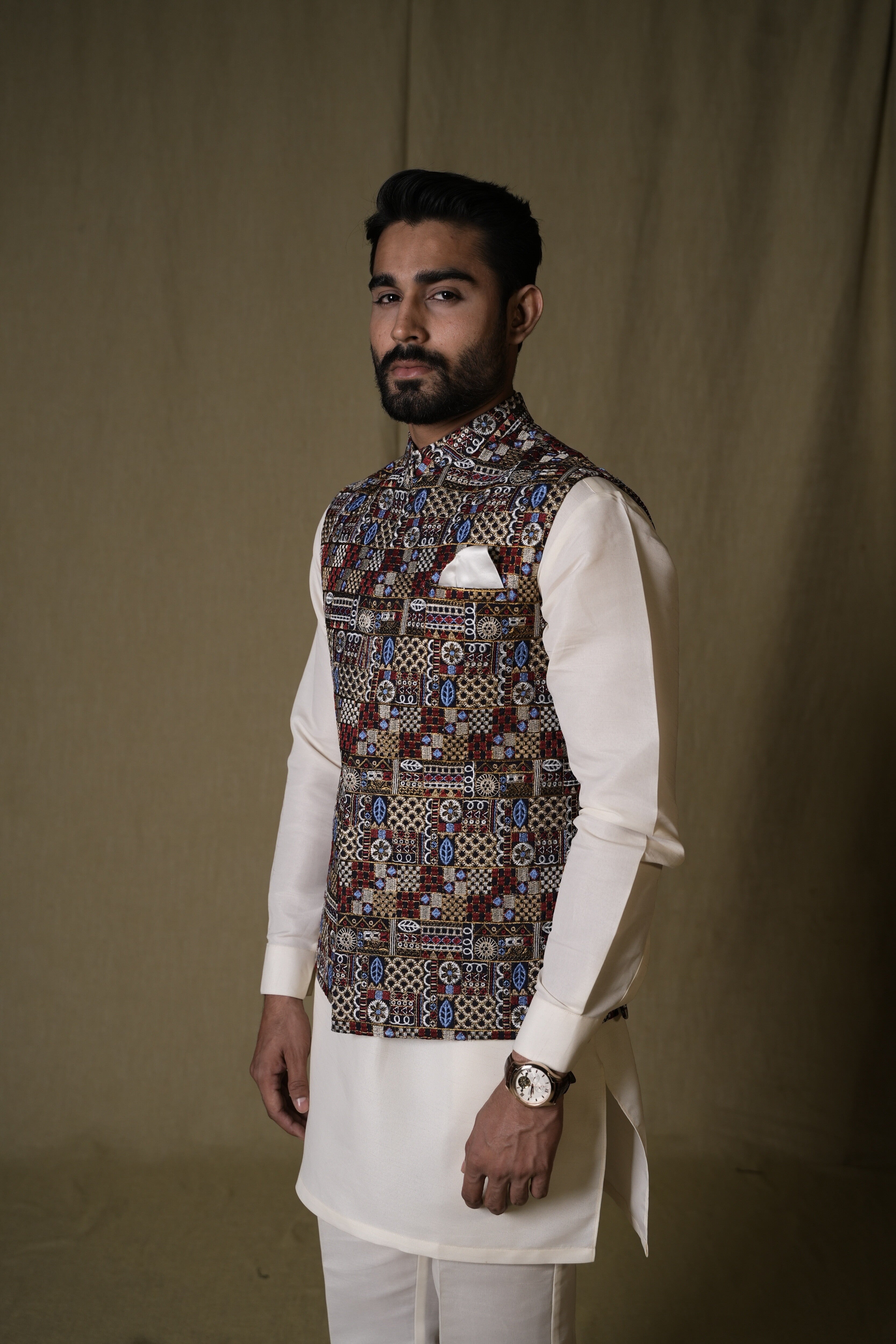 Multicolour Geometric Embroidered Silk-Blend Waistcoat Kurta (3-Piece) - Image 3