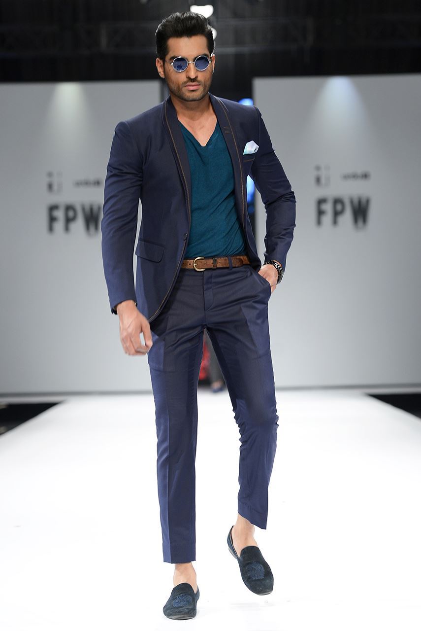 Navy Blue Contrast Lapel Wool-Blend Tuxedo (2-Piece) - Image 3