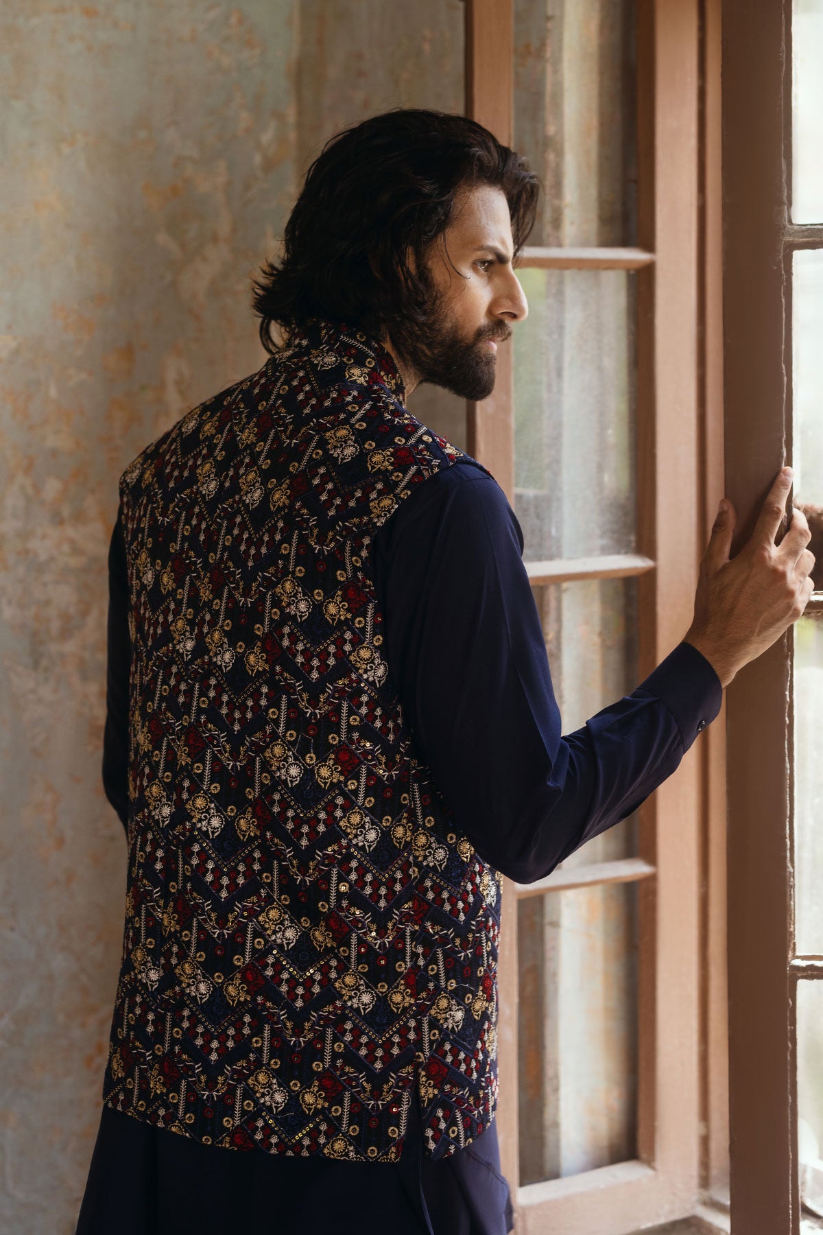 Navy Maroon Embroidered Waistcoat Kurta Set (3-Piece) - Image 4