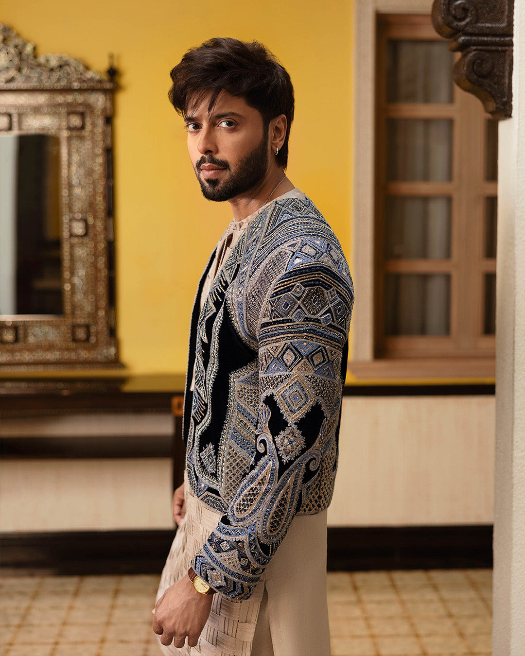 Navy Blue Embellished Velvet Jacket Kurta Set (3-Piece) - Image 4