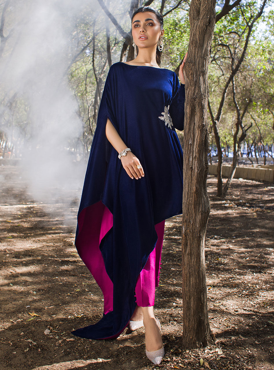 Pakistani Navy Floral Embroidered Velvet Kaftan (2-Piece) - Image 4