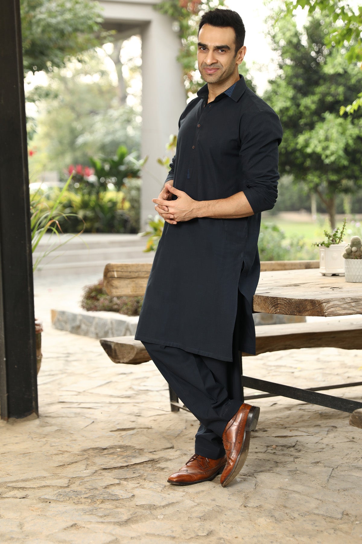 Deep Navy Contrast Collar Cotton Kurta Pajama (2-Piece) - Image 1