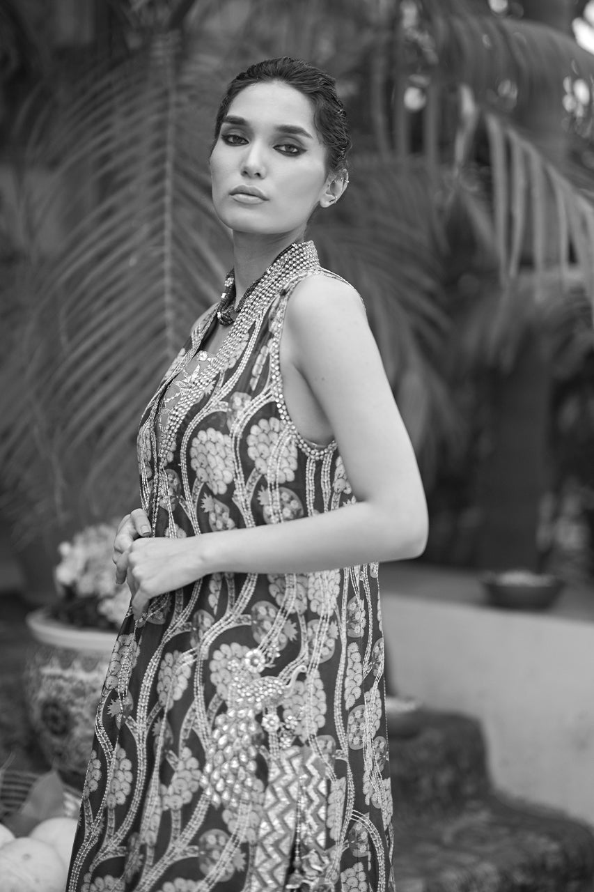 Navy Gota Khaddi Silk Lehenga Set (3-Piece) - Image 6