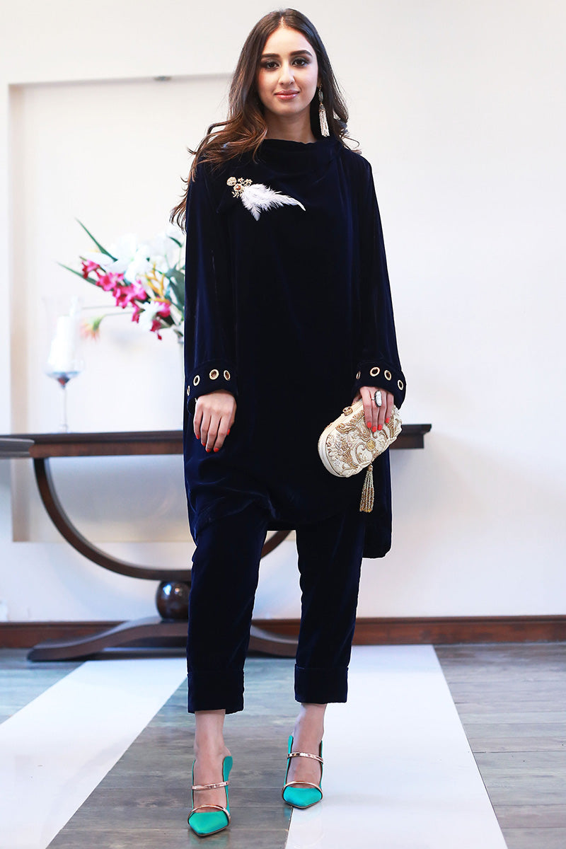 Pakistani Navy Blue Embellished Velvet Salwar Kameez (2-Piece) - Image 1