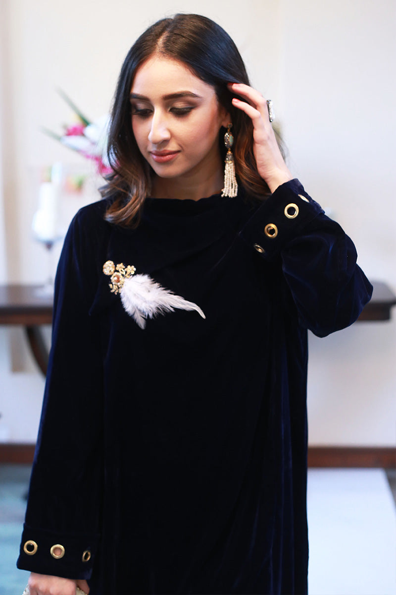 Pakistani Navy Blue Embellished Velvet Salwar Kameez (2-Piece) - Image 2