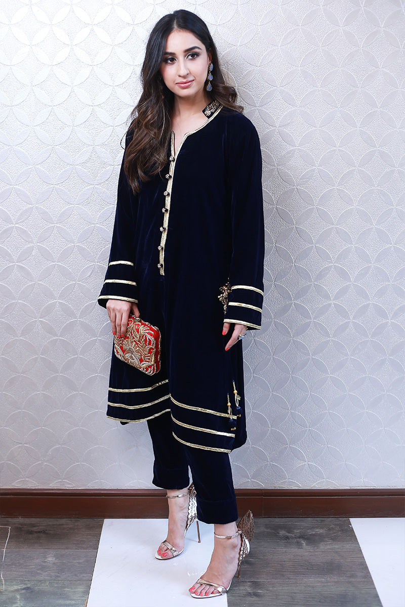 Pakistani Navy Blue Dabka Kora Velvet Salwar Kameez (3-Piece) - Image 2