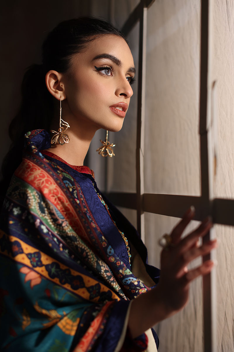 Pakistani Navy Blue Embroidered Velvet Salwar Kameez (3-Piece) - Image 5