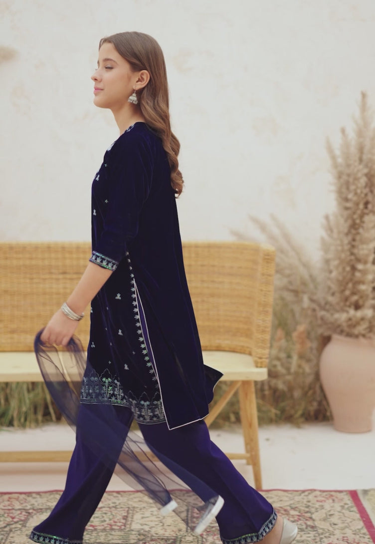 Pakistani Navy Blue Embroidered Velvet 3-Piece Suit - Image 2