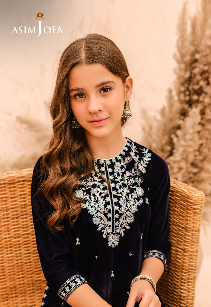 Pakistani Navy Blue Embroidered Velvet 3-Piece Suit - Image 3