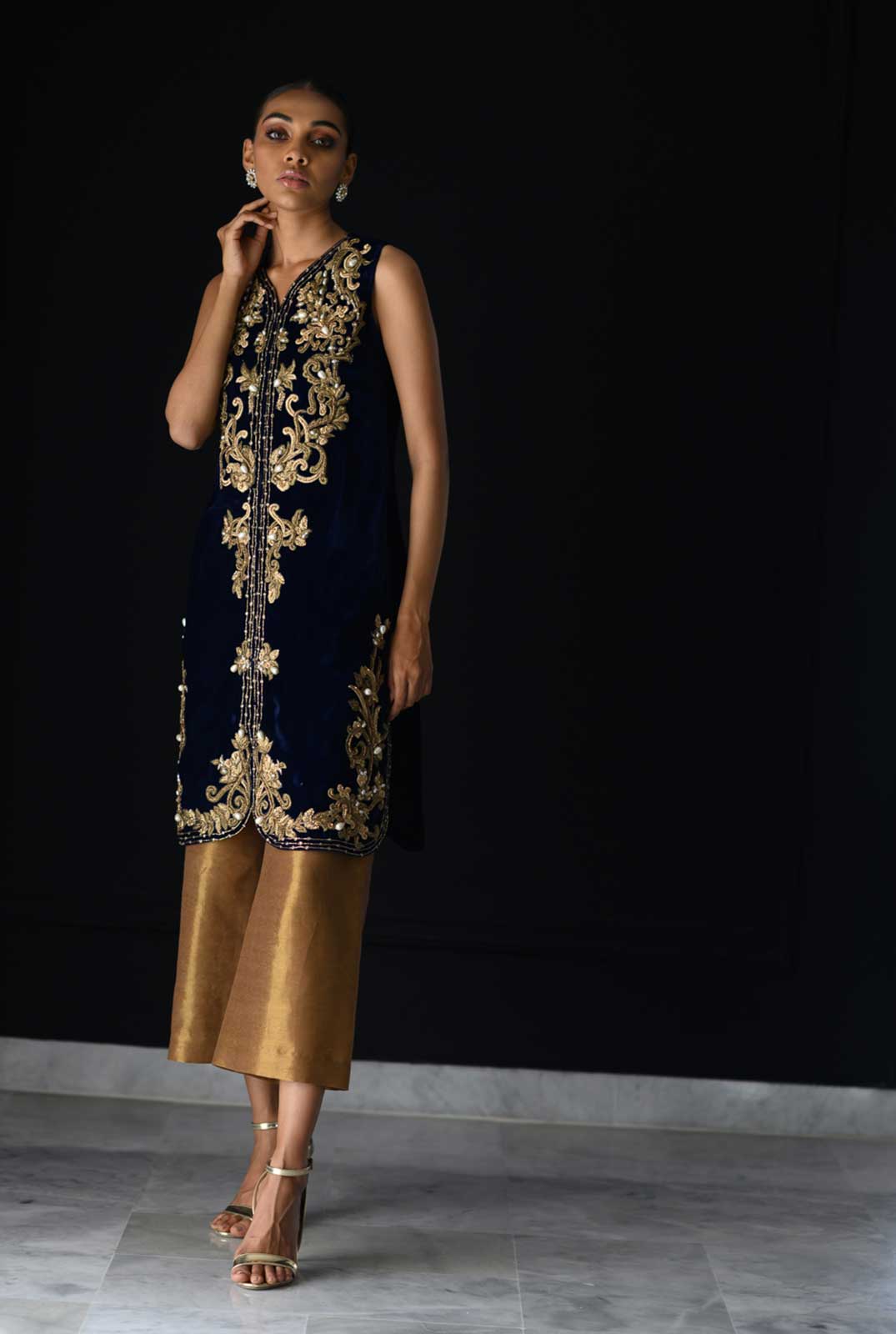 Navy Tilla & Pearl Velvet Kurta (3-Piece) - Image 1