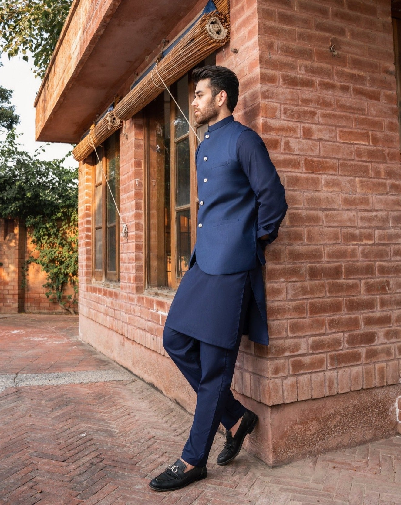 Navy Blue Blended Waistcoat Kurta (3-Piece) - Image 4