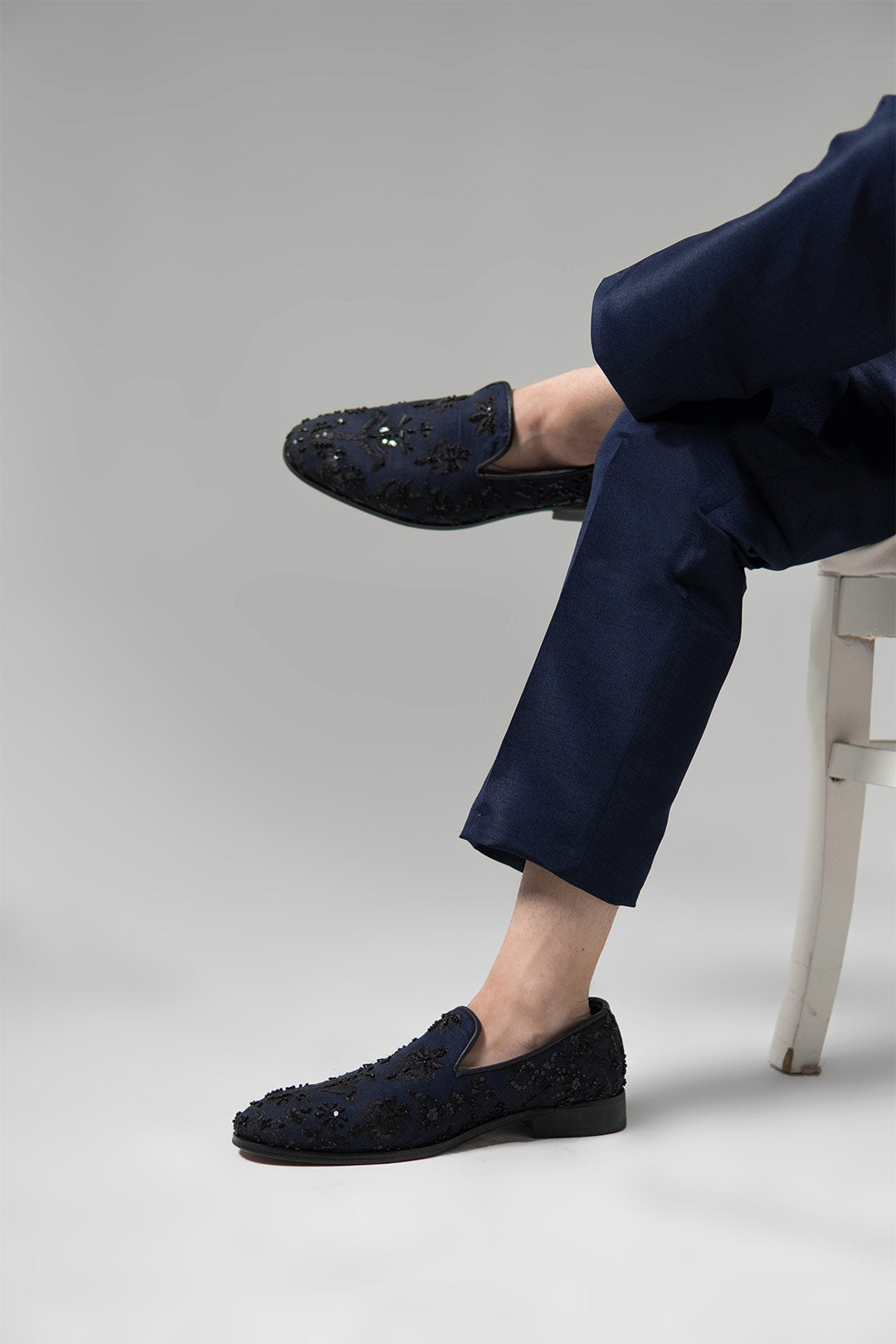 Navy Blue Embellished Silk-Blend Waistcoat Kurta (3-Piece) - Image 8