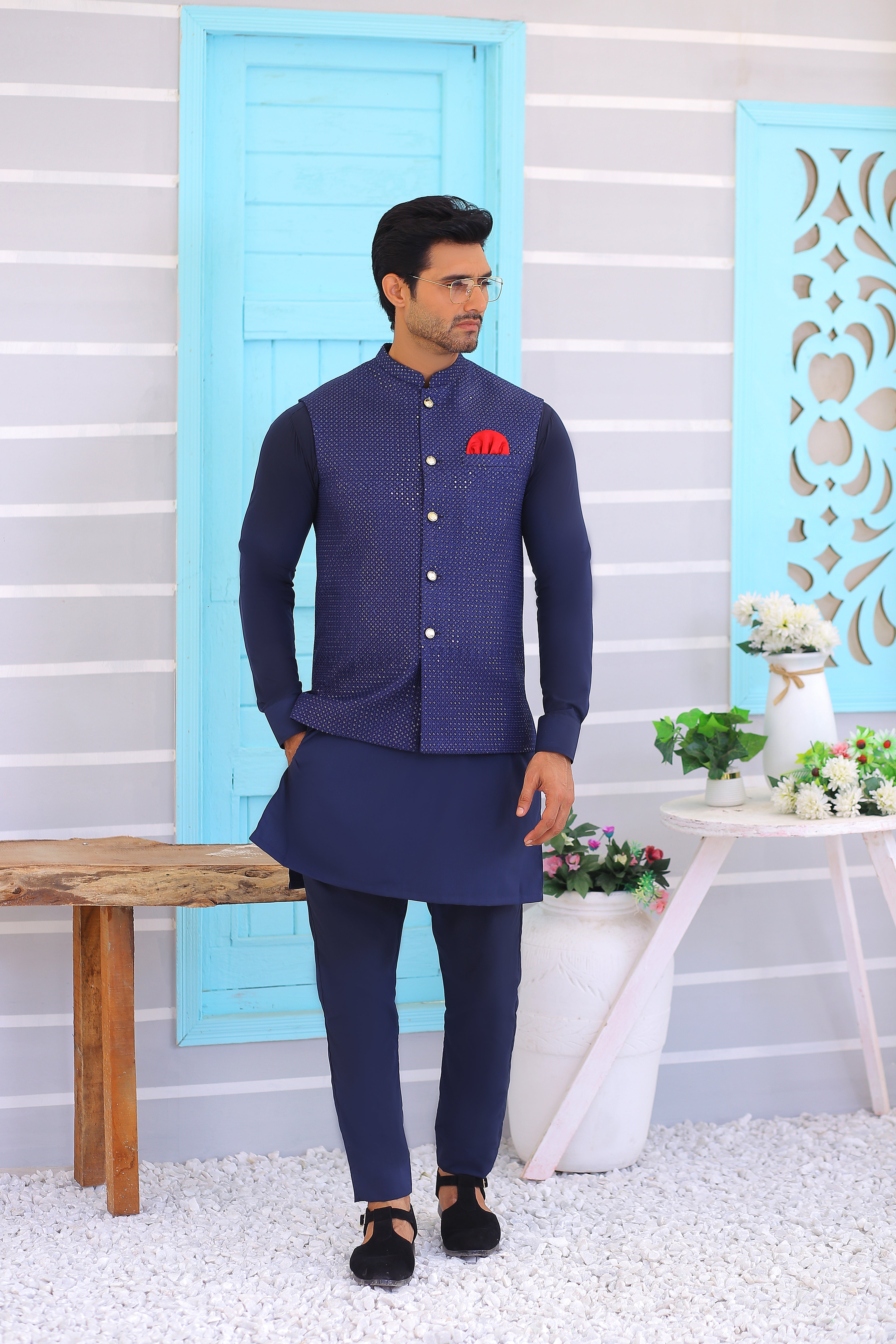 Navy Blue Textured Silk-Blend Waistcoat Kurta (3-Piece) - Image 3