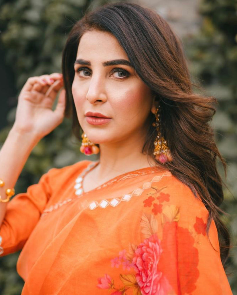 Pakistani Orange Floral Organza Saree with Silk Blouse (2-Piece) - Image 4