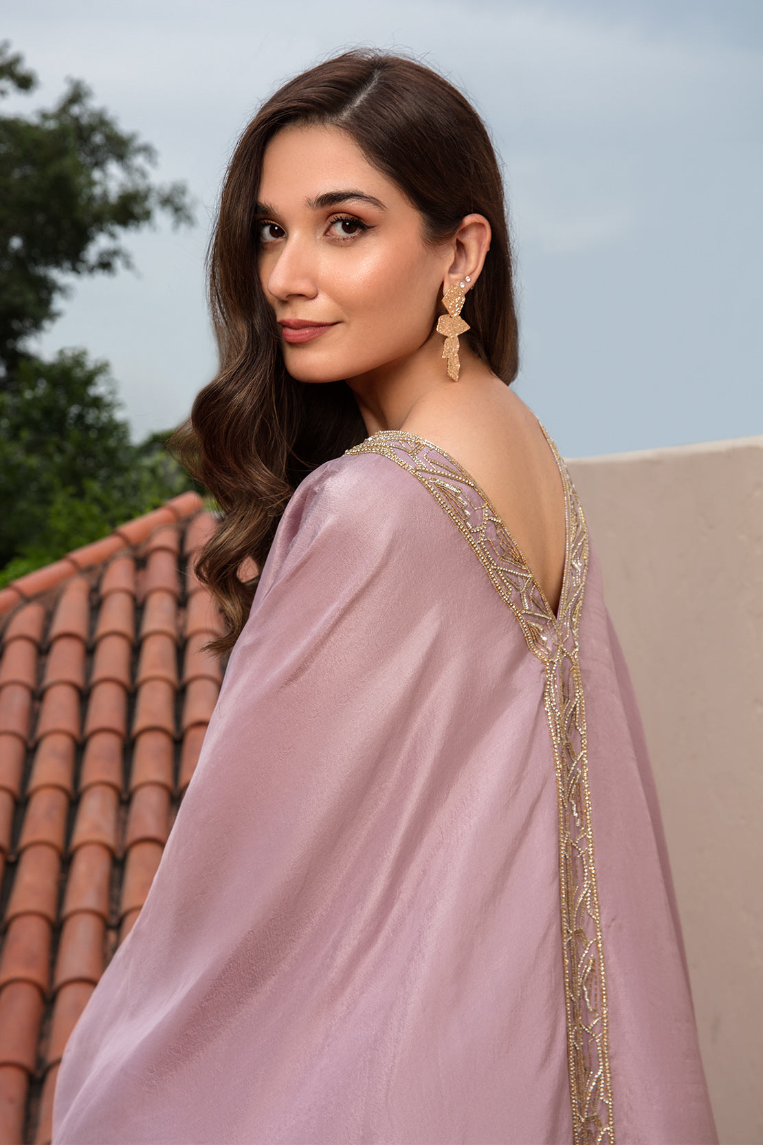 Pakistani Mauve Embellished Raw Silk Kaftan Set (3-Piece) - Image 3
