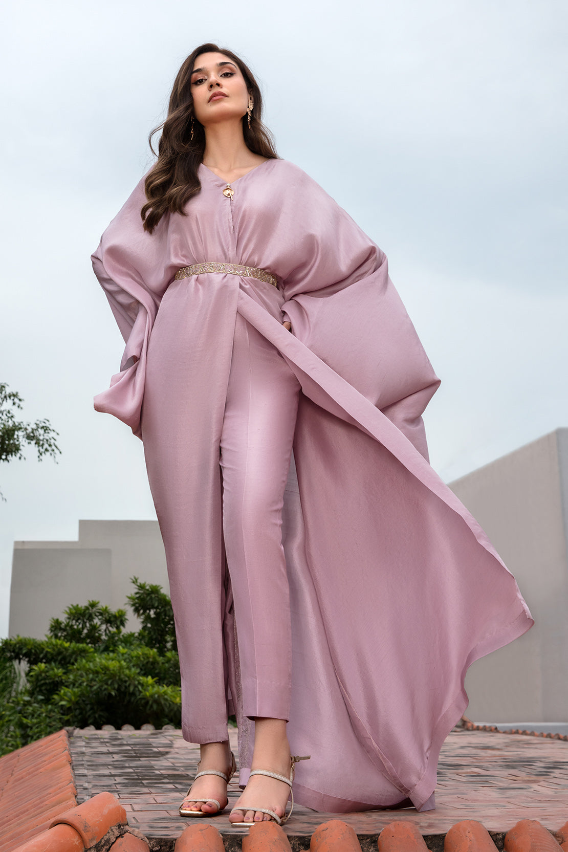 Pakistani Mauve Embellished Raw Silk Kaftan Set (3-Piece) - Image 4