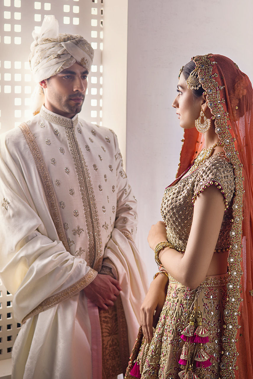 Pakistani Peach Gold Embellished Net Silk-Blend Bridal Lehenga Choli (3-Piece) - Image 4