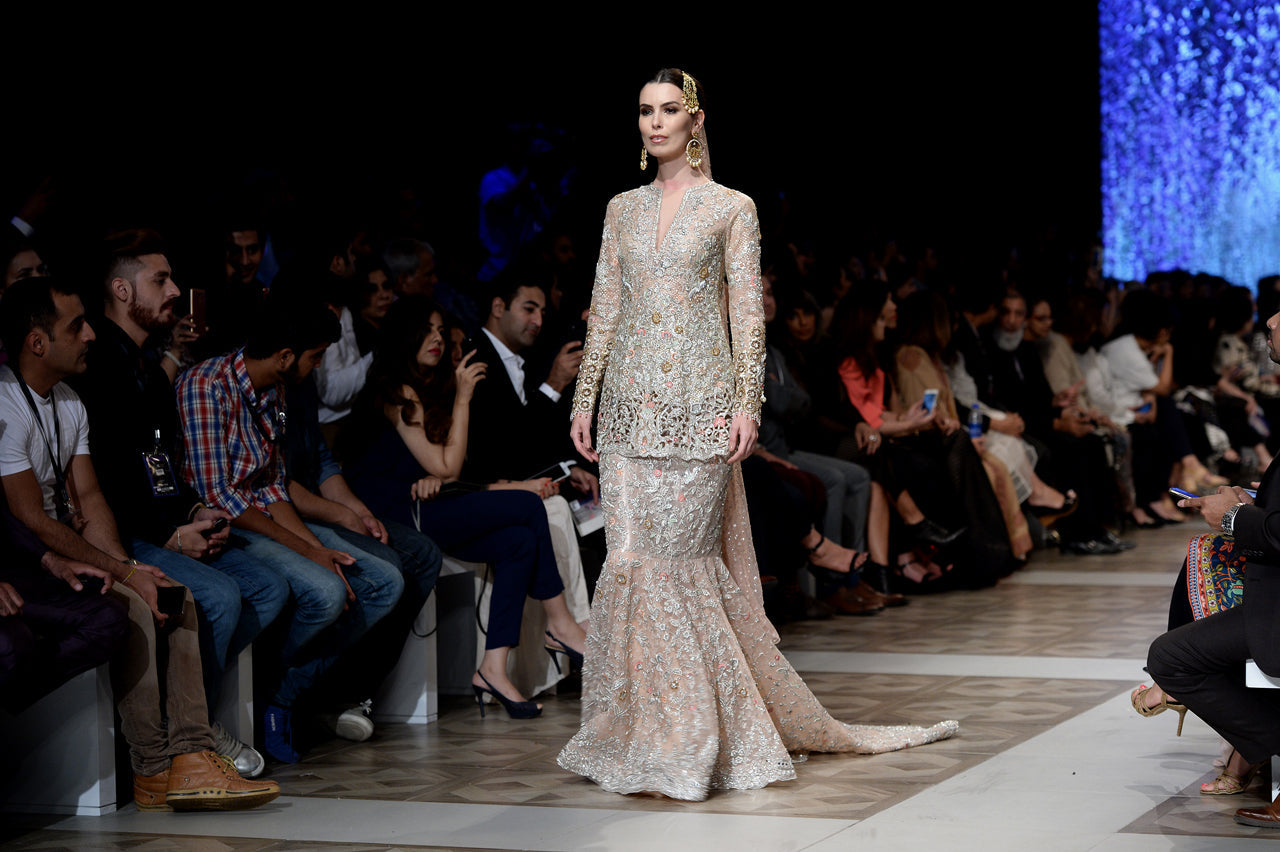 Pakistani Blush Pink Zardozi Net Lehenga Set (3-Piece) - Image 3