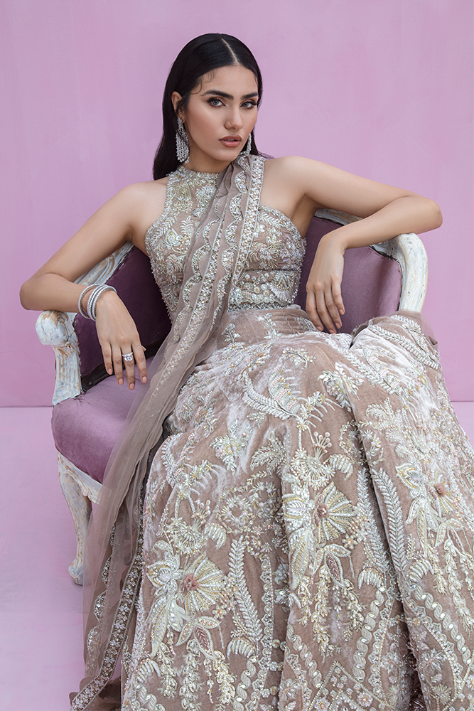 Pakistani Pale Mauve Embellished Velvet Lehenga Choli (3-Piece) - Image 2