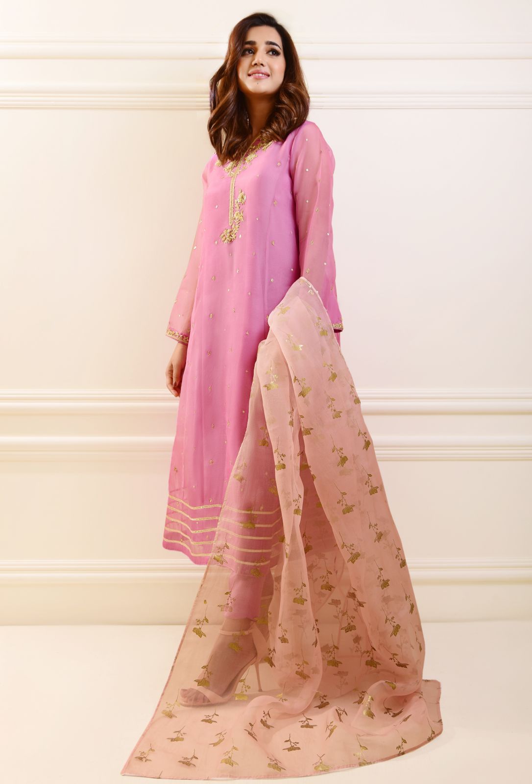 Pakistani Mauve Tea Pink Hand Embroidered Organza Pishwas (3-Piece) - Image 1