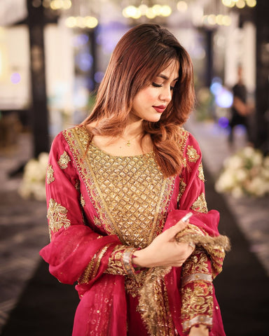 Pakistani Magenta Gold Embroidered Georgette Salwar Kameez (3-Piece) - Image 4