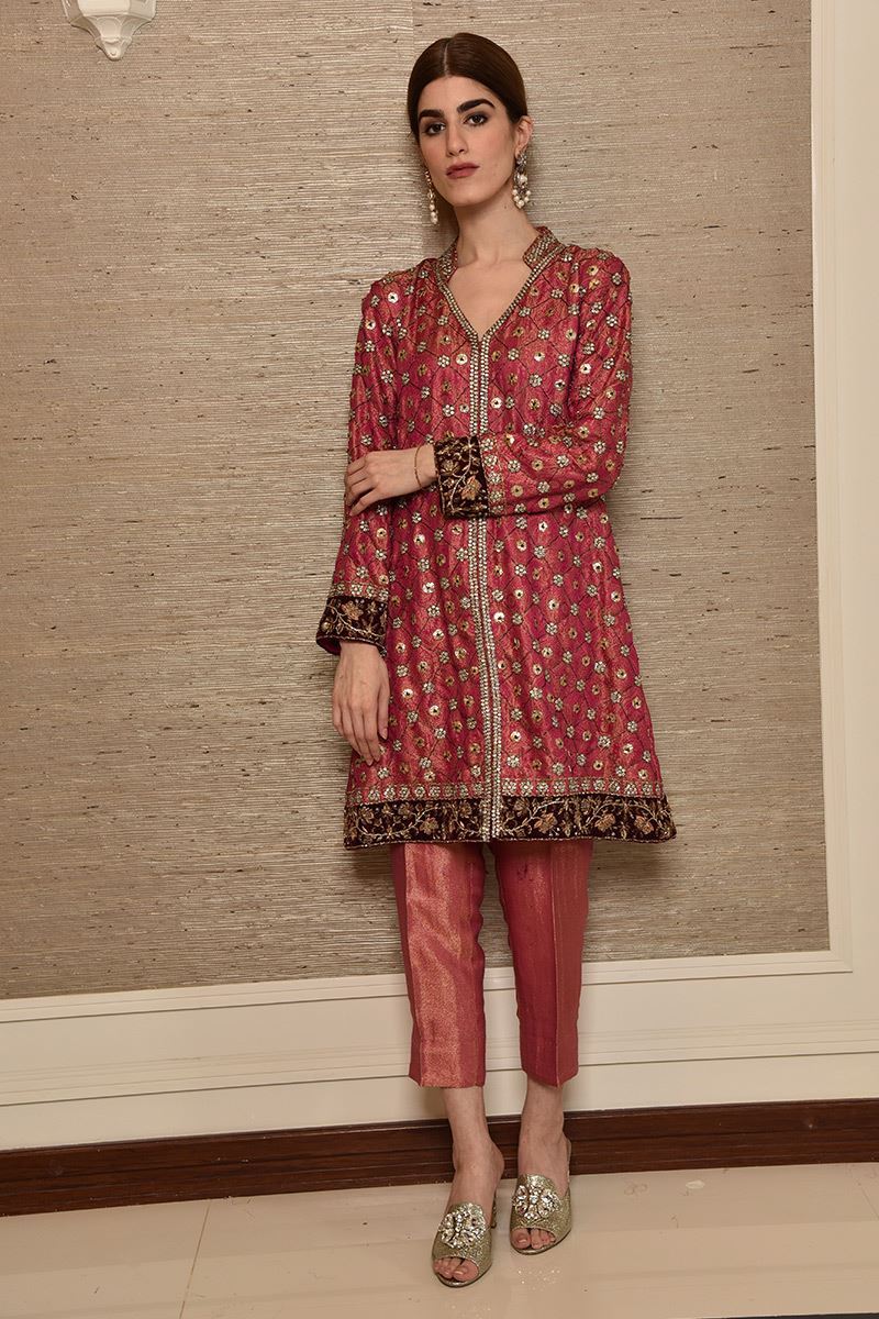Pakistani Fuchsia Embroidered Jamavar Salwar Kameez (3-Piece) - Image 1