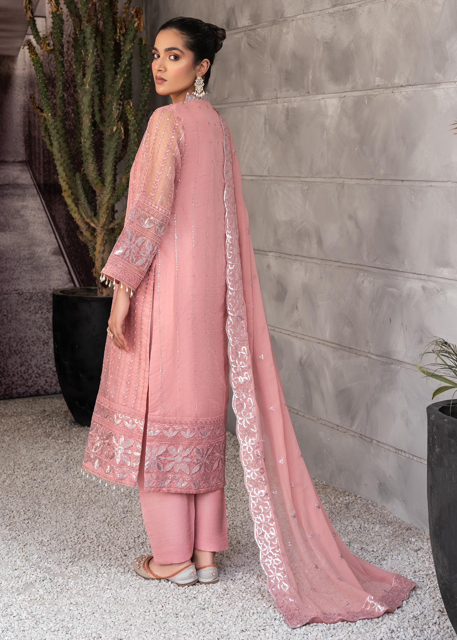 Pakistani Tea Rose Pink Embroidered Organza & Chiffon Kurta (3-Piece) - Image 3
